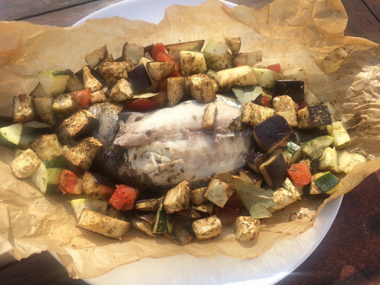 Daurade en papillote au gros sel et ses légumes à la provençale