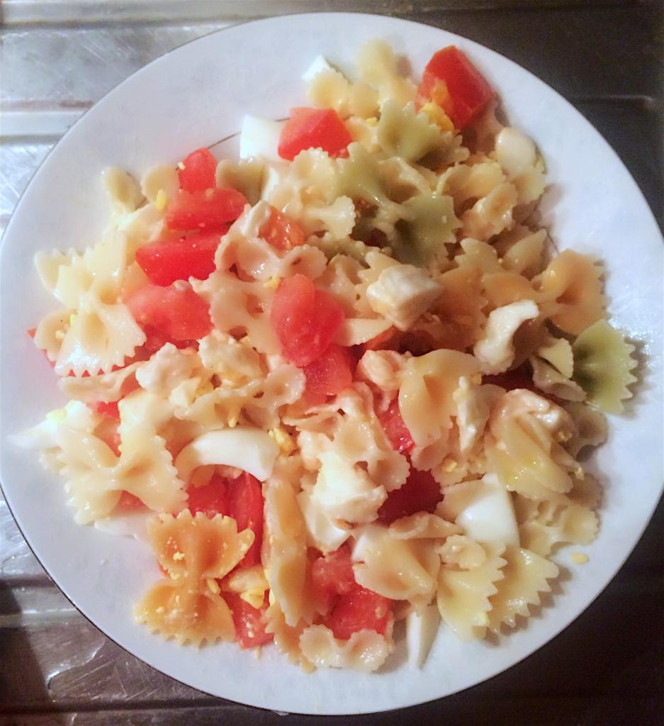 Salade de pâtes à la mozzarella et tomates