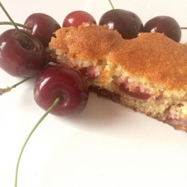 Gâteau moelleux à la cerise