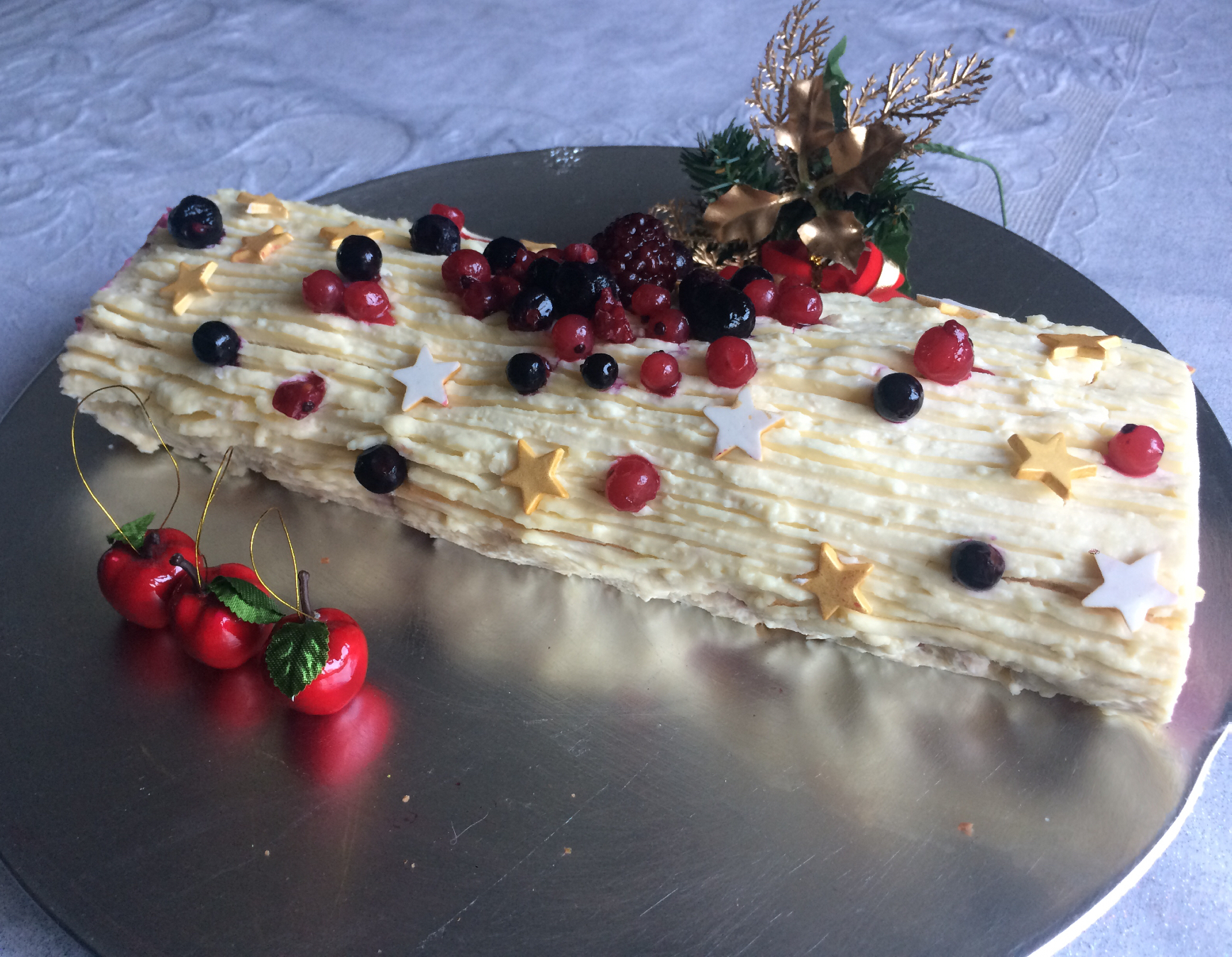 Bûche chocolat blanc et fruits rouges