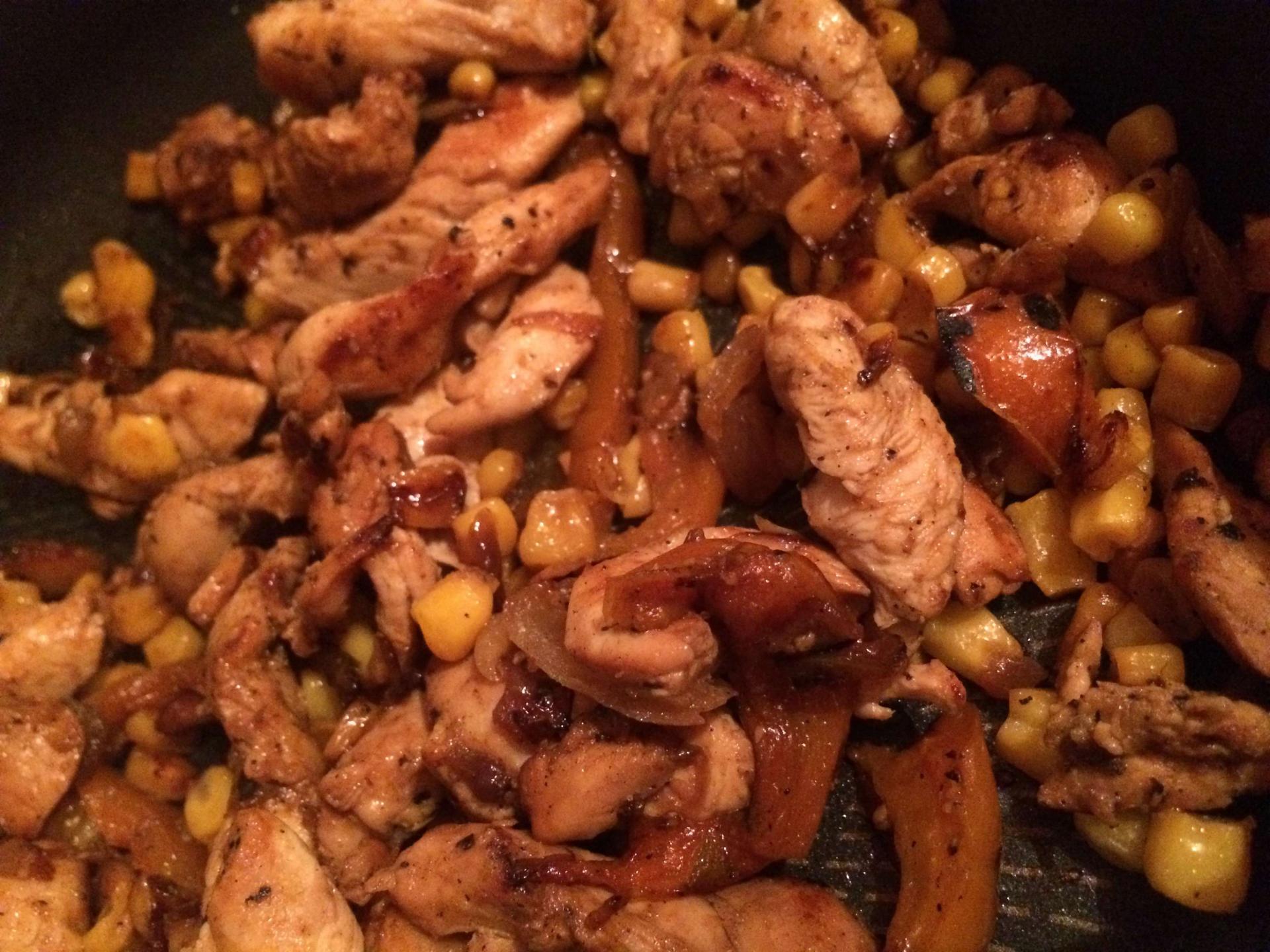 fajitas au poulet, poivrons maïs et guacamole