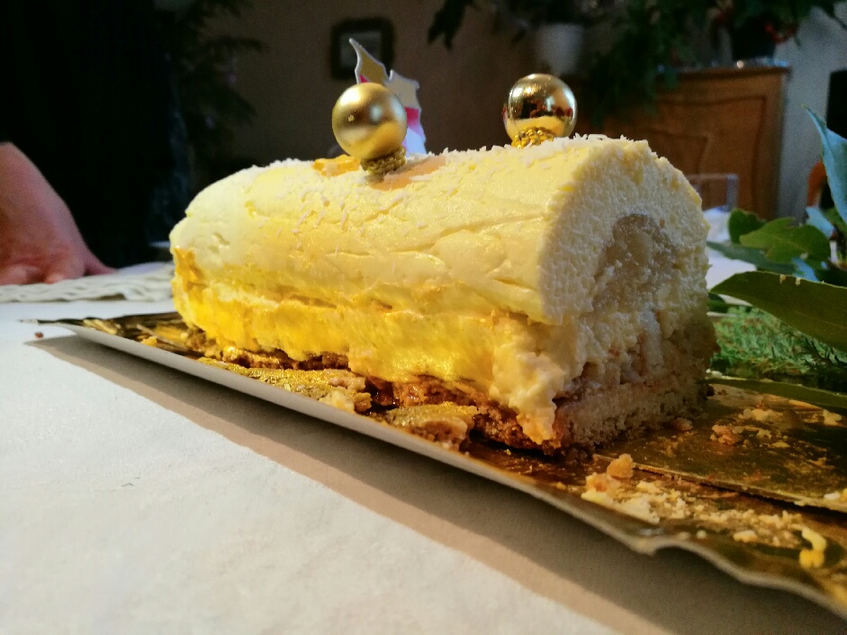 Bûche ananas et noix de coco